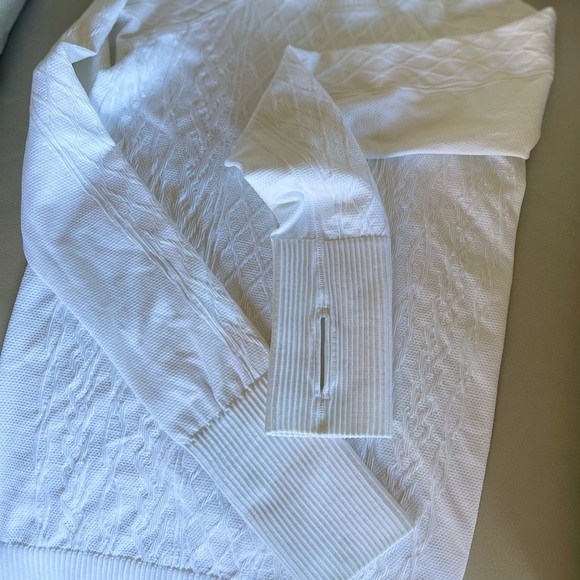 Lululemon restless top - Picture 2 of 4